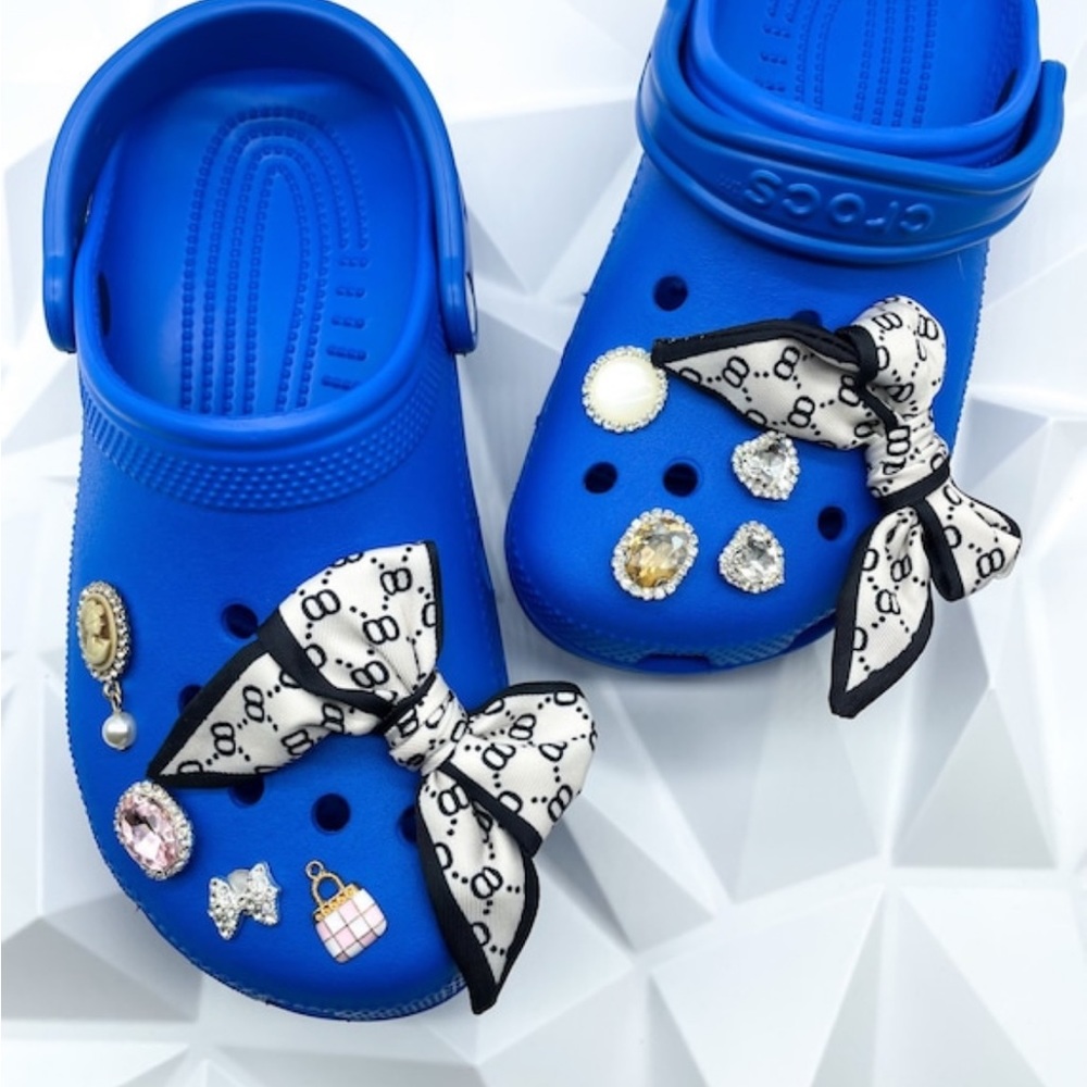 Bow and flower gemstones croc charm set . Charms only ! Crocs not included.